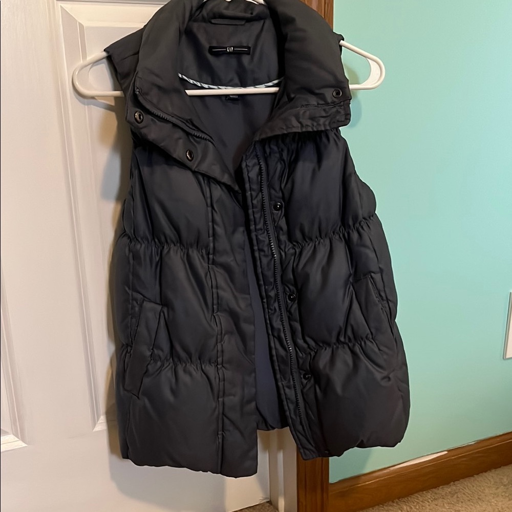 Women's Black Puffer Vest